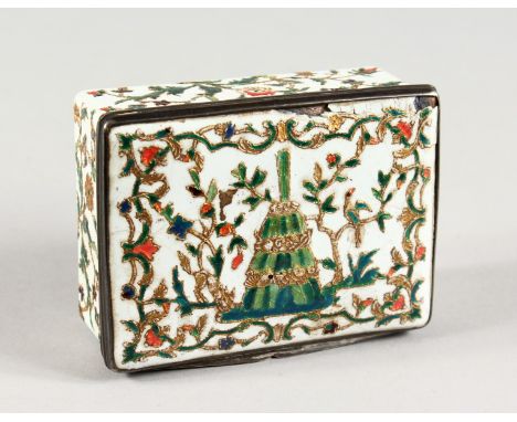 A 18TH CENTURY FRENCH ENAMEL BOX AND COVER. 3.25ins x 2.25ins.