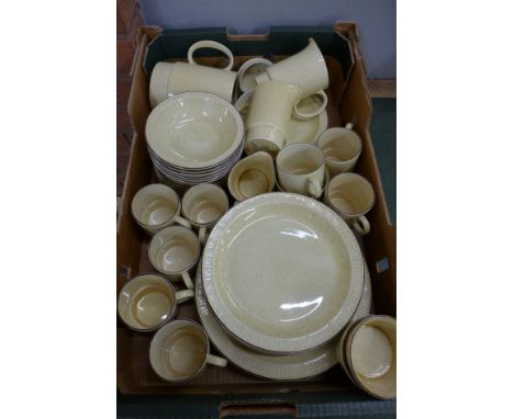 Poole Broadstone tea and dinnerwares **PLEASE NOTE THIS LOT IS NOT ELIGIBLE FOR POSTING AND PACKING** 