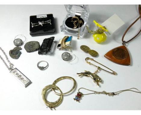 A 9ct gold chain and ear ring, 2.2gm, an YSL metal pendant, a silver fox hunting brooch, a silver ingot pendant and other jew