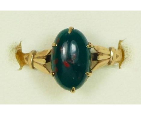 A 9ct gold and cabochon bloodstone single stone ring, K 1/2, 1.6gm 