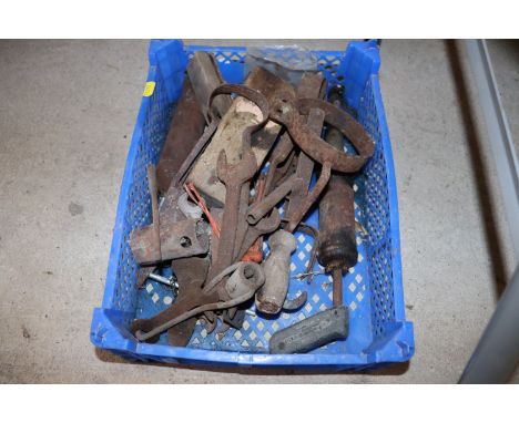 A tray box of various vintage spanners etc. 