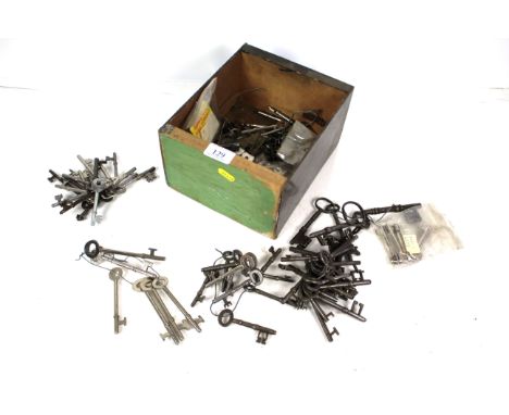A box containing a large quantity of vintage and other keys