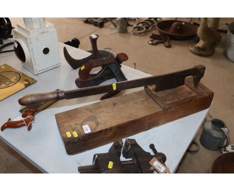 A French stick cutter