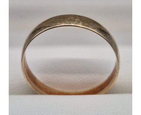 9ct yellow gold wedding band ring. Ring size Y. 2.58GRAMS. 
