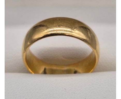 22ct yellow gold wedding band. Ring size L. 6.14grams. 