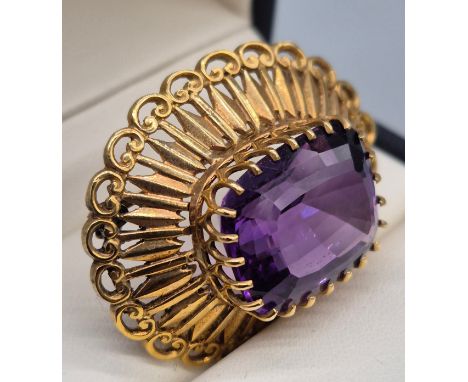 9ct yellow gold and large amethyst gem stone brooch. [3x4cm] [15.48grams] 