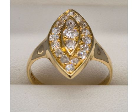 18ct yellow gold and diamond stone ring. Approximately 0.65cts diamonds. Ring size O. 4.53grams. 