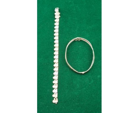 9ct and 14ct gold bracelet and bangle. 9ct yellow gold bangle- 6.40grams. 14ct three tone gold bracelet- damaged- see images-