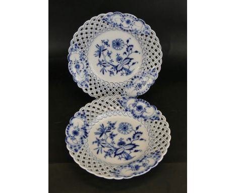 A pair of 20th Century circular Meissen bowlsWith pierced lattice border decorated in blue and white with sprays of flowers, 