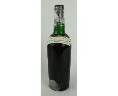 1 Bottle Taylors Vintage Port 1966 (u/s) (shows evidence of minor seeping - level at upper shoulder)