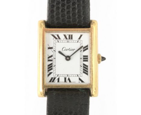 Cartier. Tank Vermeil. Reloj de pulsera de caballero circa 1970-1979. Caja en plaqué de oro de 18 quilates, esfera blanca con