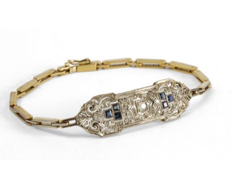 With an 18 k. yellow gold and platinum setting, sapphires and diamonds. Pulsera Art-Déco circa 1930. Montura en oro con vista