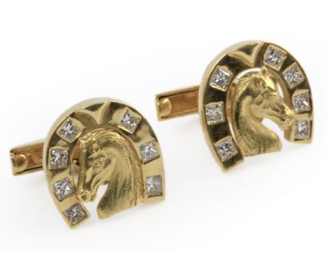 Gemelos. Montura en oro amarillo de 18 k. con forma de herradura y diamantes talla princesa. 16,51 gr. Peso total diamantes: 