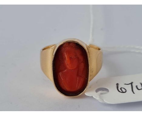 A coral cameo ring 9ct size P   6.3 gms