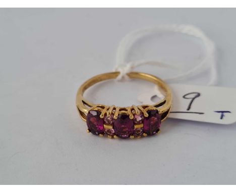 A amethyst and pink sapphire ring 9ct size T  3 gms