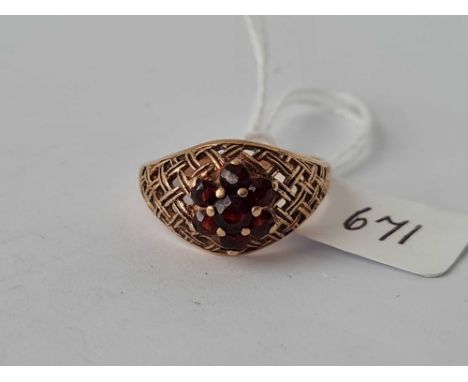 A garnet cluster ring 9ct size O  3.1 gms