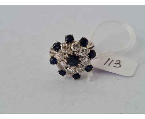 A GOOD DIAMOND AND SAPPHIRE CLUSTER RING 18CT WHITE GOLD SIZE O   5.7 GMS