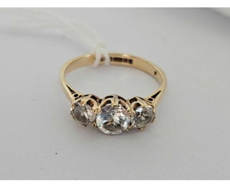 A white three stone vintage 9ct ring size N  2.g inc