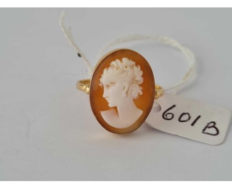A cameo ring 18ct gold size Q   3.6 gms
