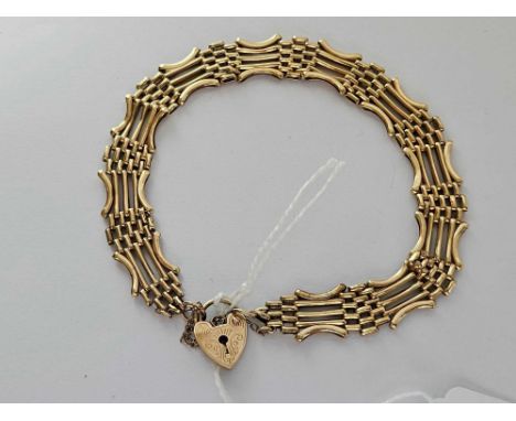 A ladies fancy 9ct gate bracelet 7.4g