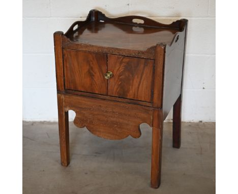 A George III mahogany 'tray-top' bedside commode, 56 x 45 x 76 cm high 