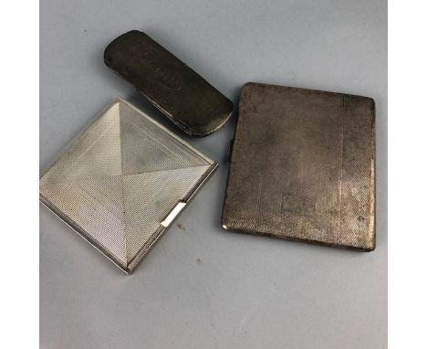 SILVER ENGINE TURNED SQUARE COMPACT, 9cm wide, along with a cigarette case and a silver spectacle case (3)
