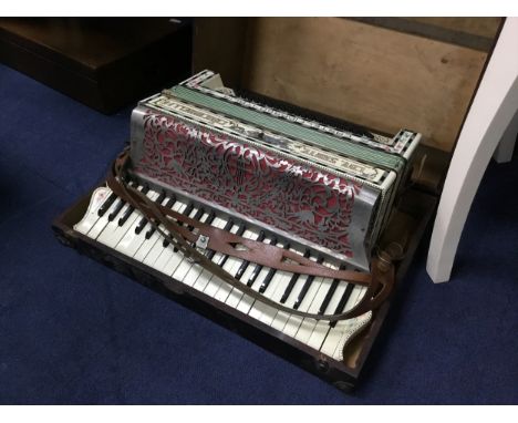 CASTELFIDARDO ACCORDION IN CASE, Cav.Sante