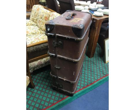 LARGE VINTAGE TRAVEL TRUNK