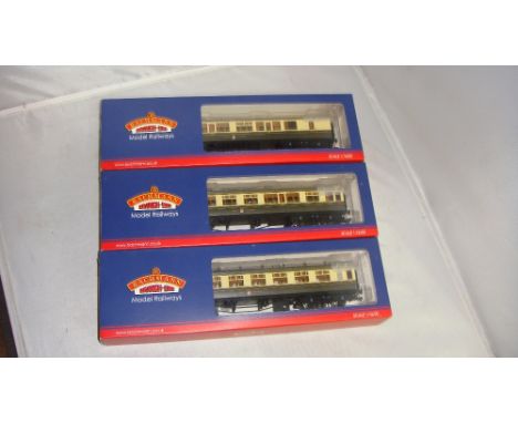 Bachmann Branch Line Model Railway boxed 1: 76 scale 00 guage 3 x Collett coaches (34-127 A, 34-076 A, 34-052 A)