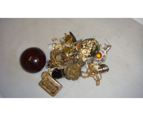 Bag of assorted costume jewellery including watches, rings, Bakelite compact etc.