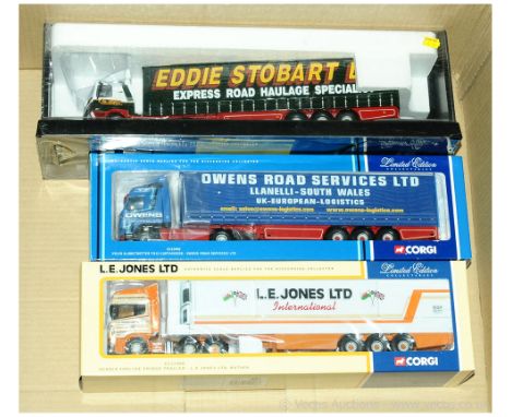 Corgi - a boxed group of 1/50 Scale Articulated Trucks/Trailer Models to include 75403 (Modern Trucks) a Leyland-DAF Curtains