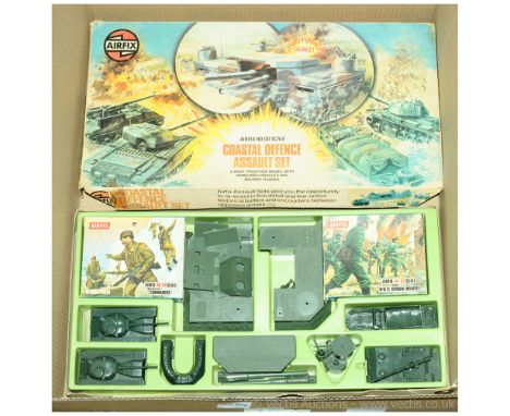 Airfix - a boxed early issue HO/OO Scale 51652-3 a Coastal Defence Set which comes complete with 4 Vehicles, accessories and 