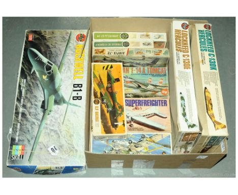 Airfix - a boxed group of mainly early vintage issue 1/72 Scale Military Aircraft Kits which includes 04016-7 (Series 4) AC-4