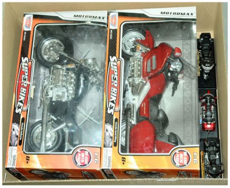 Motormax, Maisto &amp; similar - a boxed and unboxed Motorcycle group comprising of 2 boxed Motormax 1/6 Scale Diecast Metal 