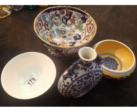 Four Oriental ceramic items including moon flask   CONDITION REPORT:  Moon flask and blue and white bowl have no visible crac