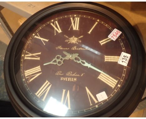 Battery wall clock marked Paris 