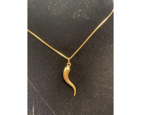 18ct Gold chain &amp; pendant Weight 8.4g