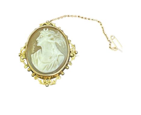 9ct gold cameo brooch with safety chain 