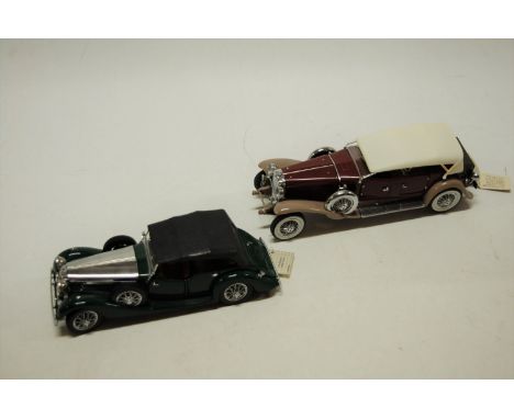 Two Franklin Mint boxed 1/24 scale diecasts to include a 1930 Duesenberg J Derham Tourer and a Franklin Mint 1/24 scale model