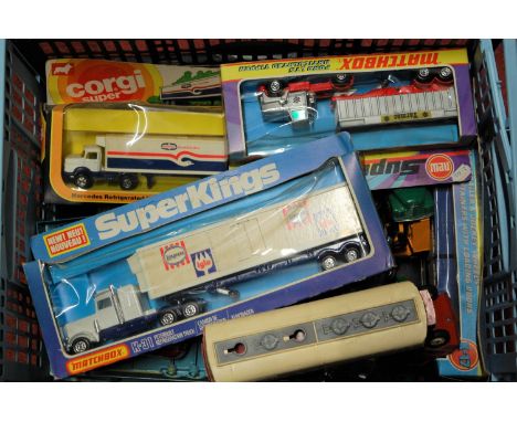 A tray of mixed boxed and loose diecasts to include a Matchbox K31 Peterbilt refrigerated truck, a Dinky Toys Burma petrol ta