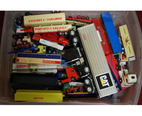 A tray of mixed loose mainly modern release road transport diecast and white metal vehicles to include Techno, Corgi, Lion Ca