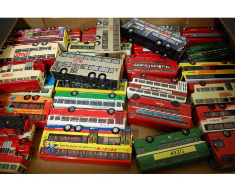 A collection of 1/76 scale public transport diecast to include Corgi Original Omnibus, Roadshow diecasts, KMB London Central 