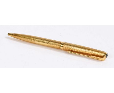 Parker 18 carat gold ball point pen, with an engine turned case, 13cm long&nbsp;