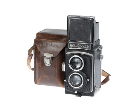 A Rolleicord II B Medium Format TLR Camera,black, serial no. 1050590, body G, shutter working, optics G, some light haze pres