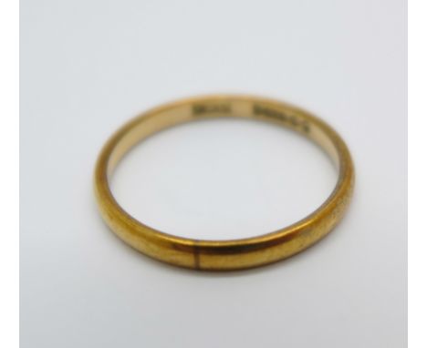 A 9ct gold ring, 2g, R