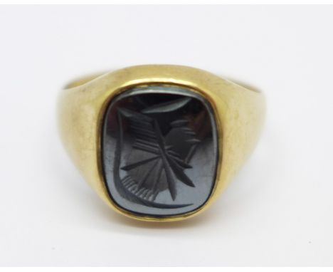 A 9ct gold hematite ring, 3.9g, O