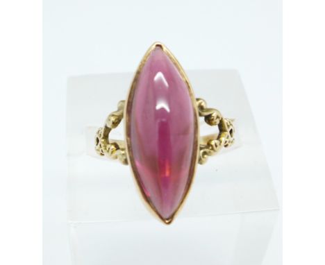 An early 20th Century yellow metal and garnet ring, 4.7g, R, stone 24mm