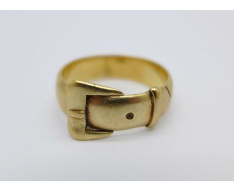 A 9ct gold buckle ring, 5.4g, R