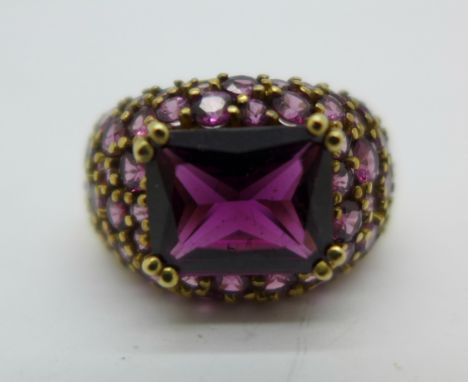 A 9ct gold and pink stone ring, 5.9g, N