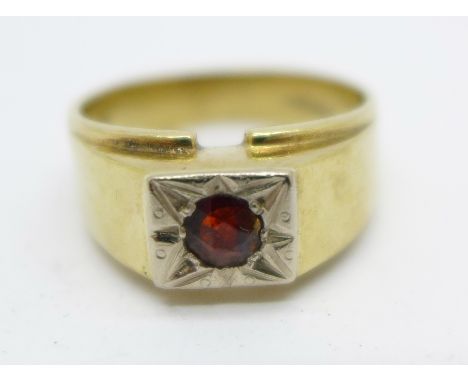 A 9ct gold and garnet ring, 6.8g, W